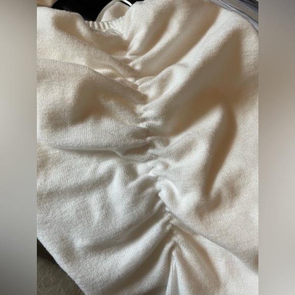 Adelaide ruched puff sleeve crop top - Picture 2 of 7